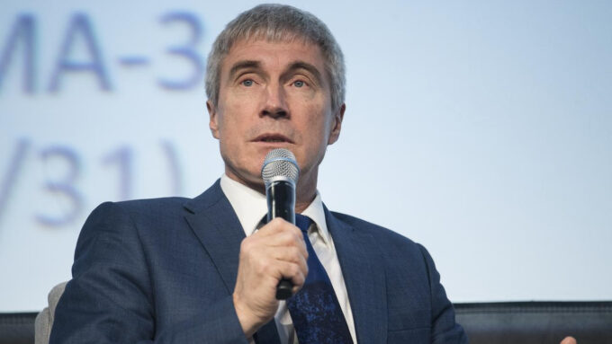 Sergey Krikalev, ex-cosmonauta e diretor-executivo para voos tripulados da Roscosmos, palestra durante o 70.º Congresso Internacional de Astronáutica, realizado em 2019 nos EUA (Crédito: NASA) / iss