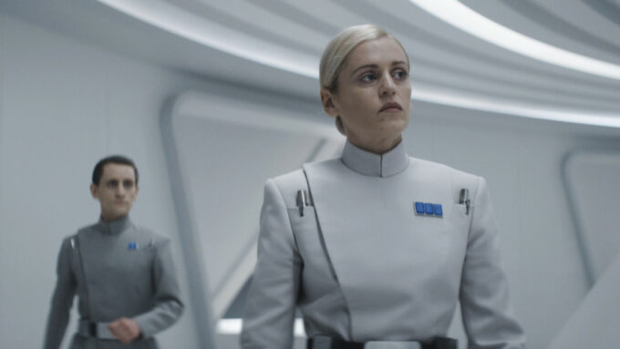 Dedra Meero (Denise Dough) é uma das poucas agentes internas do Império que desconfia do surgimento iminente de uma Rebelião organizada (Crédito: Divulgação/Lucasfilm/Disney)
