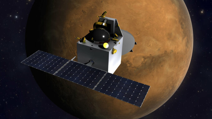 Representação artística da sonda MOM na órbita de Marte (Crédito: Kevin M. Gill/Wikimedia Commons)