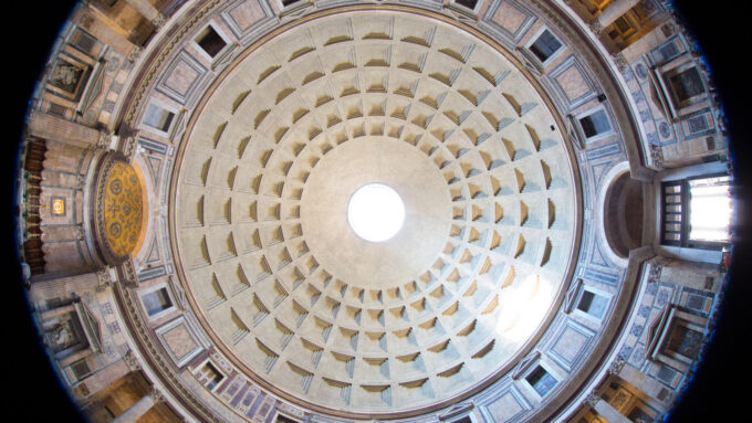 Construído por volta de 182 EC, o domo do Panteão é a maior estrutura de concreto não-reforçado (sem armações) do mundo (Crédito: Mohammad Reza Domiri Ganji/Wikimedia Commons)