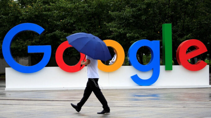 Logo do Google na entrada da sede da companhia, em Mountain View (Crédito: Aly Song/Reuters)