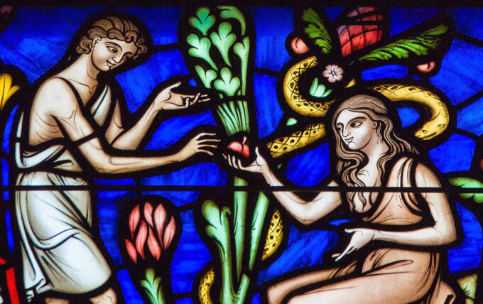 Detalhe de vitral da Catedral de S. Miguel e Sta. Gudula em Bruxelas, Bélgica, ilustrando a tentação de Adão e Eva (Crédito: jorisvo/Shutterstock)