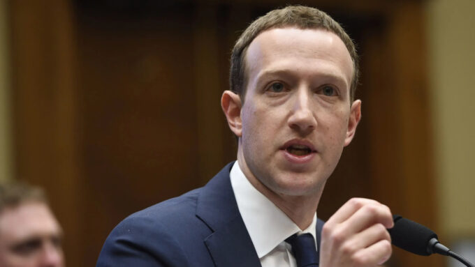 Diferente do Google, Mark Zuckerberg prefere bloquear notícias em suas plataformas, a ter que pagar por elas (Crédito: Saul Loeb/AFP/Getty Images)
