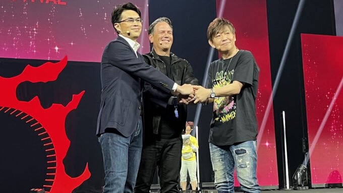 Da esq. para a dir.: Takashi Kiryu, CEO da Square Enix, Phil Spencer, chefe da divisão Xbox, e Naoki Yoshida, produtor/diretor de FFXIV; agora sim, parceiros (Crédito: Phil Spencer/X)