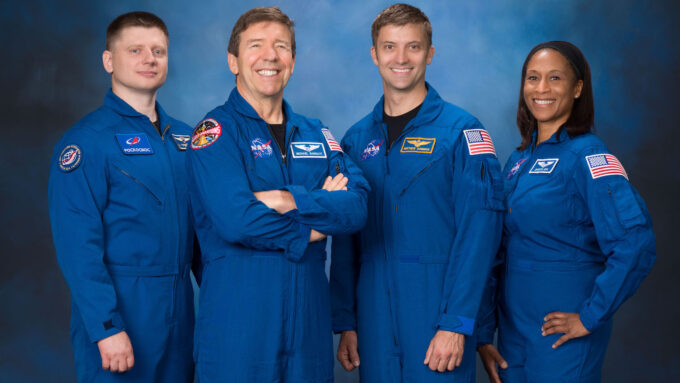 Equipe da missão Crew-8, que será lançada em 2024. Da esq. para a dir. : cosmonauta especialista Alexander Grebenkin, piloto Michael Barratt, comandante Matthew Dominick, e especialista Jeanette Epps (Crédito: Divulgação/NASA)