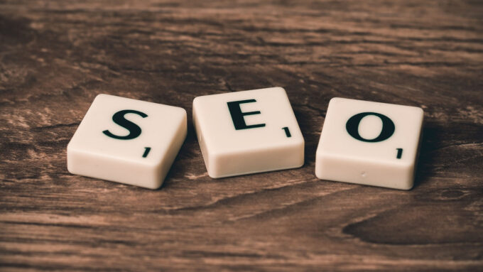 Muitas companhias, sites e blogs vivem para rankear melhor no Google Search, e não raro, sacrificam qualidade em prol do SEO (Crédito: Firmbee/Pixabay)