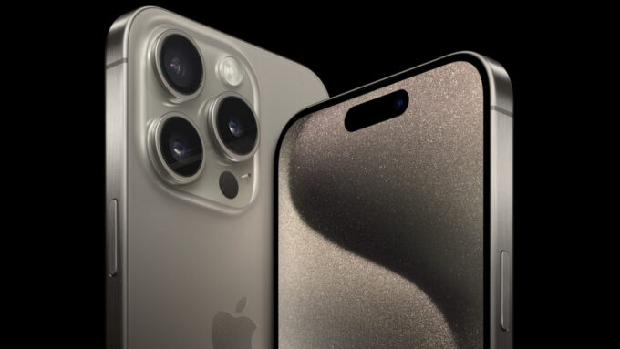 Os novos iPhones, como o 15 Pro e o 15 Pro Max acima, contarão com telas da Samsung (Crédito: Divulgação/Apple)