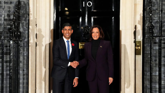 Rishi Sunak, primeiro-ministro do Reino Unido, e Kamala Harris, vice-presidente dos Estados Unidos; governo britânico propôs coordenação (Crédito: Carl Court/Getty Images)