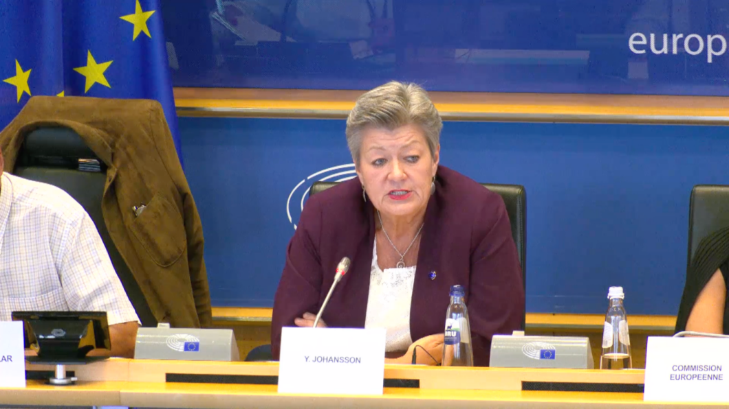 Ylva Johansson, comissária para Assuntos Internos da UE, conduz investigação sobre suposto abuso de poder da Comissão Europeia (Crédito: European Union)