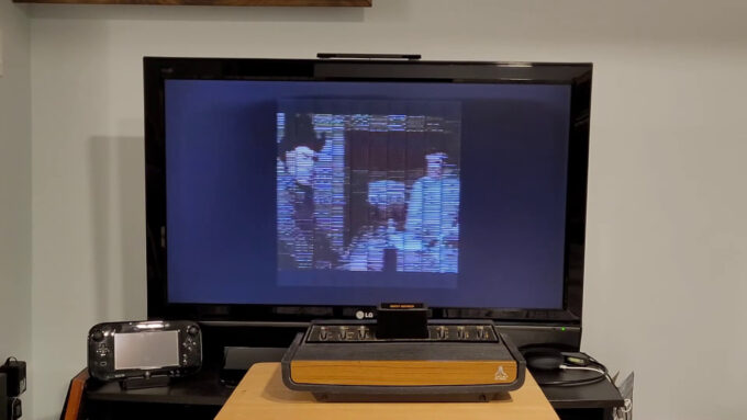 Claro que o Atari 2600 não roda vídeos com qualidade total, mas ainda assim, impressiona (Crédito: Reprodução/Lodef Mode/YouTube)