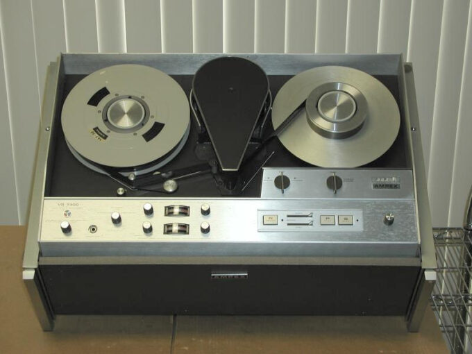 Um gravador de uma polegada da Ampex, fabricado nos anos 1960; essa "coisinha" pesa 49 kg (Crédito: LabGuy's World) / nsa