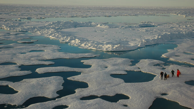 Derretimento das calotas polares afeta rotação da Terra, e influencia movimento do manto (Crédito: Jeremy Potter, NOAA/OAR/OER, CC-BY 2.0)