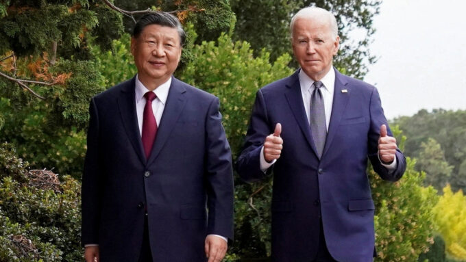 Xi Jinping busca forçar os EUA a retirarem sanções, mas Joe Biden mandou a DARPA se virar, em busca de soluções alternativas (Crédito: Kevin Lamarque/Reuters)