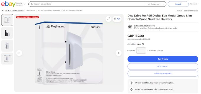 Scalpers já estão zerando estoques do leitor de disco do PS5, e revendendo a preços altos; no Reino Unido, o oficial é £ 100 (Crédito: Reprodução/eBay)