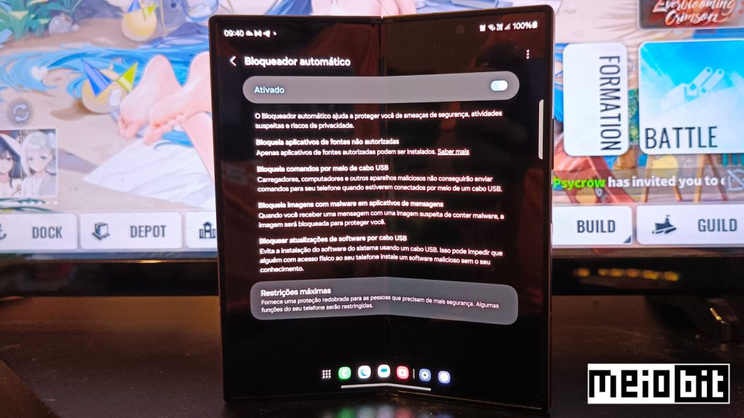 Recurso Bloqueador Automático, ativo de fábrica nos Galaxies Z Fold 6 e Z Flip 6, é camada adicional de bloqueio a apps externos à Google Play Store e Samsung Galaxy Store (Crédito: Ronaldo Gogoni/Meio Bit)