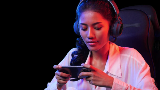 Mulheres jogam games mobile, gastam, e são tão, ou mais, competitivas que os homens (Crédito: biggapixmotion/Vecteezy)