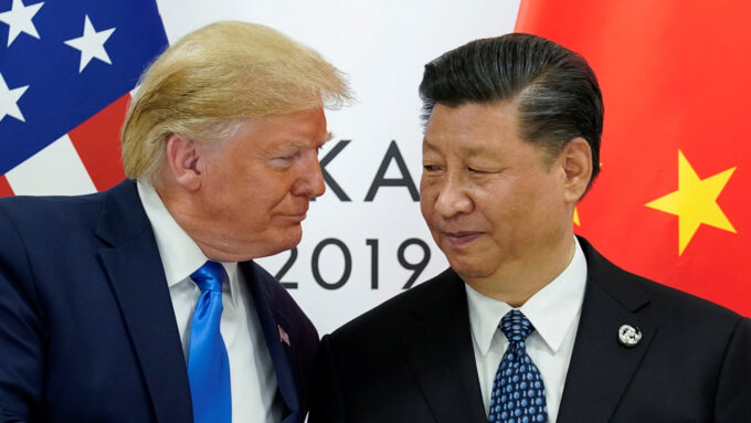 Com Donald Trump de volta à Casa Branca, disputa comercial com a China de Xi Jinping deve escalar (Crédito: Kevin Lamarque/Reuters)