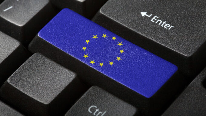UE vem tentando diminuir dependência de tecnologia dos EUA desde o caso Snowden (Crédito: yayimage/Pngtree)