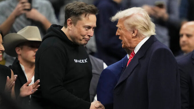 Ainda que a lavação de roupa suja entre Musk e Trump tenha desescalado, NASA e Pentágono não querem depender de uma única opção (Crédito: Matt Rourke/AP)