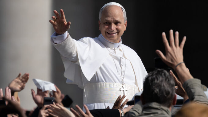 Leão XIV não só manteve posição de Francisco em combater abusos com IA, como subiu o tom (Crédito: David Ramos/Getty Images)