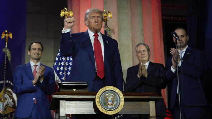 Trump está determinado a posicionar IAs Made in America à frente do mercado via desregulação, política que pretende aplicar globalmente (Crédito: Julia Demaree Nikhinson/AP)