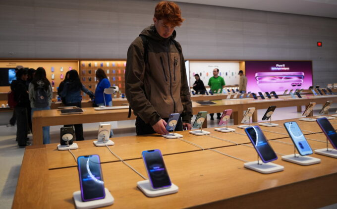 Laguna-Apple-Store-Asia-India-NY-Fifth-Avenue