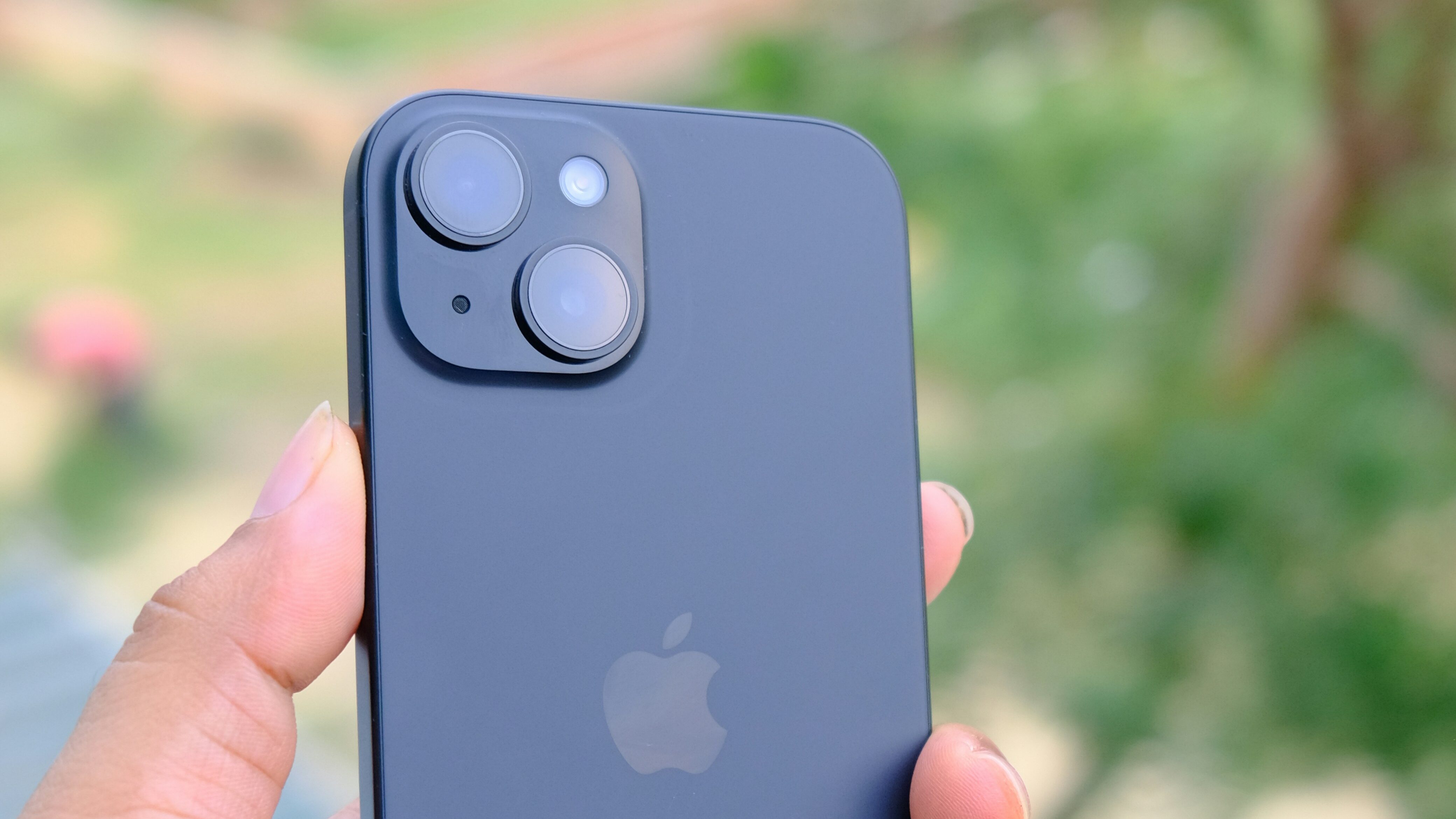 iPhone 15 tem câmera dupla traseira