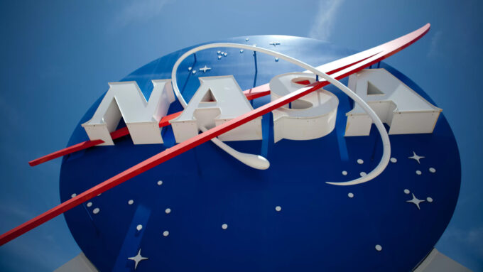 Logo da NASA no Centro Espacial Kennedy, na Flórida (Crédito: Jessie Hodge/Flickr)