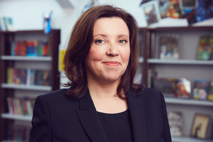 Dame Rachel de Souza, comissária da Infância do Reino Unido, defende que menores de idade não devem ser permitidas a usar VPNs (Crédito: Divulgação/GOV.UK)