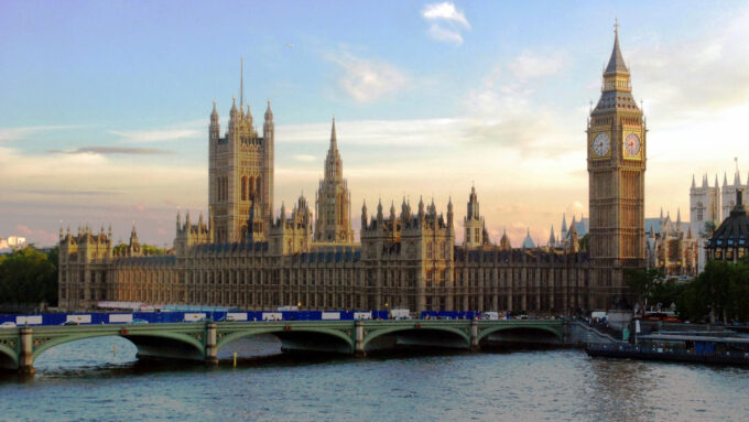 Palácio de Westminster em Londres, sede do Parlamento britânico (Crédito: Mike Gimelfarb/Wikimedia Commons)