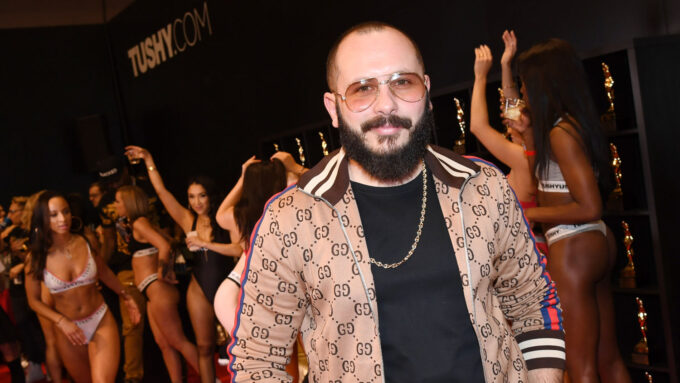 Greg Lansky, o autointitulado "Spielberg do Pr0n", faz mais dinheiro com acordos extrajudiciais do que com os filmes de suas produtoras (Crédito: Ethan Miller/Getty Images)