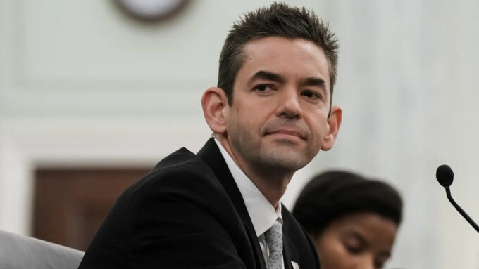 Administrador da NASA Jared Isaacman, durante audiência no Senado dos EUA em abril de 2025 (Crédito: Ken Cedeno/Reuters)