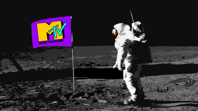 O bumper do astronauta, criado em cima da saudação de Buzz Aldrin à bandeira dos EUA na Lua, foi um dos primeiros spots da MTV (Crédito: Neil A. Armstrong/NASA/Paramount/WargodARTS/DeviantArt)