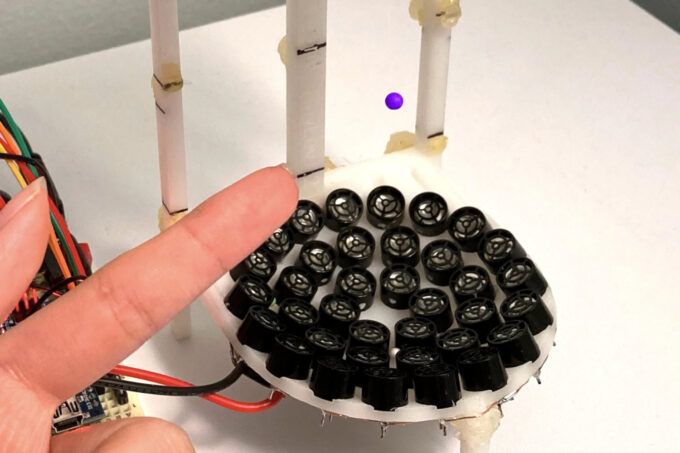 Uma bolinha só não faz nada, mas adicione mais e as coisas se complicam (Crédito: NYU Center for Soft Matter Research)