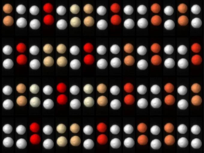 Imagem em stop-motion mostrando pares de microesferas, formando um cristal do tempo ao longo de aproximadamente ⅓ segundo. As cores representam as interações das microesferas em diferentes estágios durante o período (Crédito: NYU Center for Soft Matter Research)