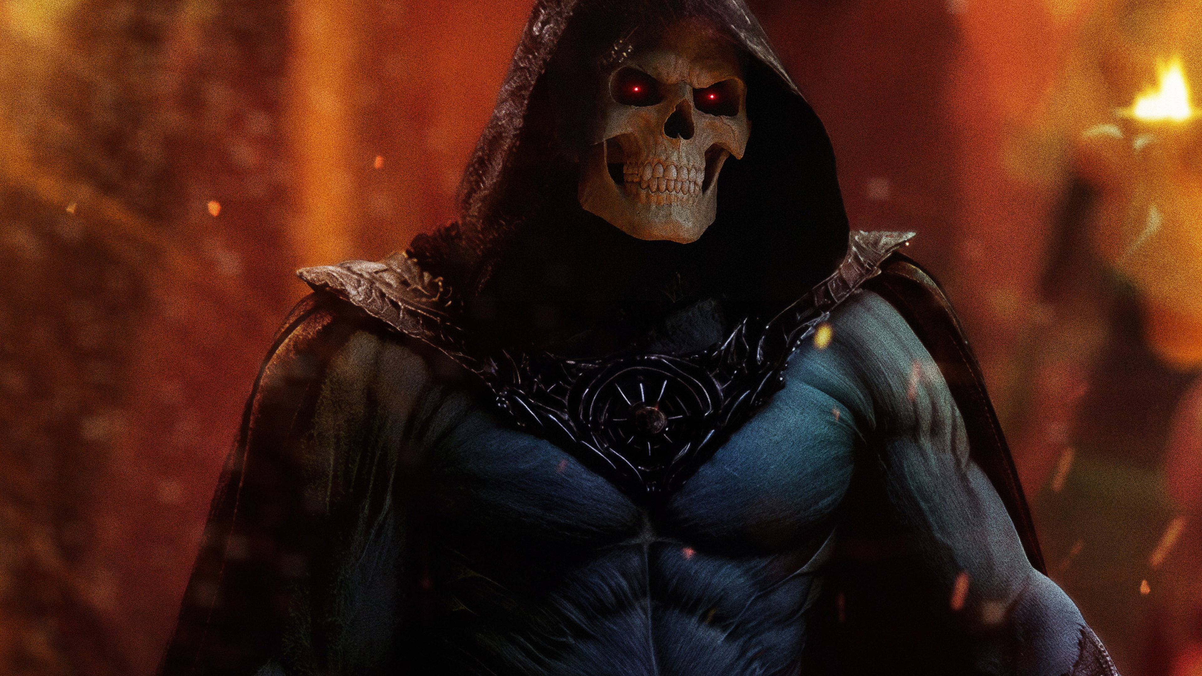 Esta é uma imagem digital de alta definição, provavelmente um conceito de arte ou uma renderização 3D, apresentando um personagem musculoso e imponente em um ambiente escuro e quente. O personagem, que se assemelha a uma encarnação fantasmagórica do esqueleto da Morte, ocupa o centro da composição, com o corpo voltado ligeiramente para a direita, mas o rosto virado diretamente para o espectador.**Elementos principais e detalhes visuais:** O personagem possui uma constituição física extremamente robusta, com músculos definidos e uma textura de pele que varia do azul-acinzentado ao verde-azulado, lembrando a pele de um réptil ou um fantasma. Ele veste um manto escuro, quase preto, com capuz levantado que cobre a maior parte da cabeça. O colarinho do manto é ornamental, feito de uma metalurgia escura e trabalhada, adornado com detalhes que parecem ser ossos ou runas. A característica mais marcante é o rosto: um crânio humano completo e realista, com órbitas oculares preenchidas por dois orifícios profundos. Desses orifícios emitem-se dois feixes de luz vermelha intensa e brilhante, que funcionam como olhos, criando um contraste dramático com o tom frio da pele. No fundo, a iluminação é quente e difusa, dominada por tons de laranja, amarelo e vermelho, sugerindo uma atmosfera de fogo, lava ou um salão iluminado por tochas. Partículas brilhantes e emaranhadas, semelhantes a brasas ou poeira iluminada, flutuam no ar, adicionando profundidade e movimento à cena. A luz incide predominantemente de cima e da direita, realçando os contornos musculares e as dobras do manto.