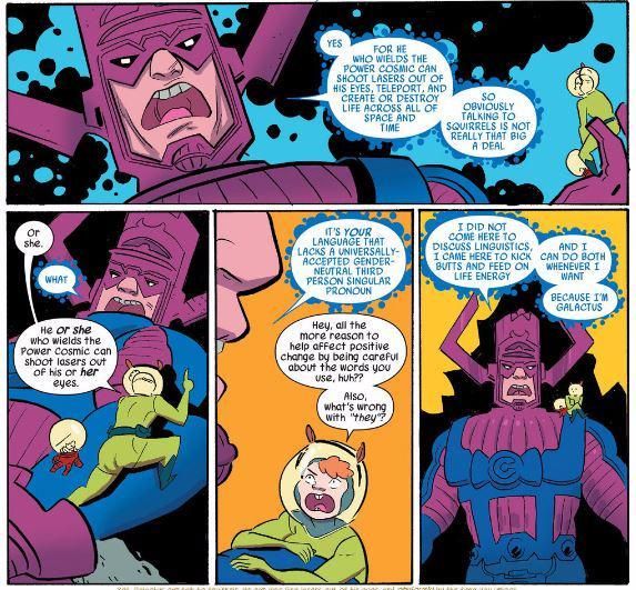 Esta é uma página de quadrinhos dividida em três painéis que retrata uma interação cômica entre o vilão do Universo Marvel, Galactus, e o personagem Groot. O estilo visual é característico da arte de quadrinhos moderna, com cores vibrantes, linhas definidas e balões de diálogo em nuvens brancas com bordas pontilhadas azuis.No painel superior, Galactus, um ser colossal com armadura roxa e azul e um capacete que cobre a cabeça, domina a cena, com uma expressão facial irritada e a boca aberta como se estivesse falando. Ao seu lado, em uma posição menor, Groot, que tem uma casca verde clara e uma cabeça redonda com olhos grandes, observa Galactus. O fundo é um azul escuro com manchas pretas e brancas, sugerindo um ambiente espacial ou cósmico. Nos dois painéis inferiores, a ação se concentra na conversa entre os dois. Groot está agitado, com os braços levantados e a boca aberta, enquanto Galactus mantém uma postura imponente. A iluminação é plana e típica de quadrinhos, destacando as cores sólidas dos personagens sem sombras complexas. O texto nos balões de diálogo revela que a discussão gira em torno do uso correto de pronomes de terceira pessoa singular neutro em inglês. Galactus explica, com uma voz autoritária, que quem detém o Poder Cósmico pode atirar lasers pelos olhos, teletransportar e criar ou destruir vida em todo o espaço e tempo, indicando que falar sobre esquilos não é realmente um grande negócio. Groot, por sua vez, argumenta que a linguagem de Galactus carece de um pronome neutro universalmente aceito e menciona que ele veio para "chutar bundas e se alimentar de energia de vida", afirmando que pode fazer ambas as coisas quando quiser, porque é Galactus. Em resumo, a imagem captura um momento de troca verbal onde Groot usa sua energia para questionar a linguagem de Galactus, que responde com uma mistura de ameaça cósmica e arrogância. A composição visual reforça a diferença de poder entre os dois personagens, com Galactus sempre maior e mais dominante na cena.