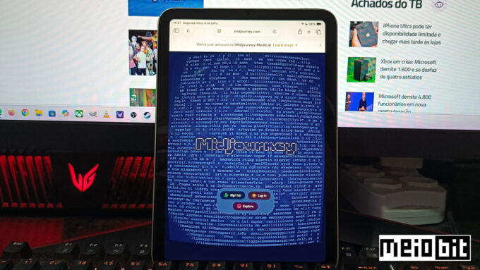 Site do Midjourney aberto em um iPad mini (Crédito: Ronaldo Gogoni/Meio Bit)