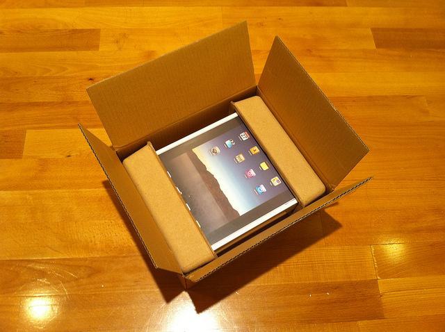 Apple iPad fora da caixa.