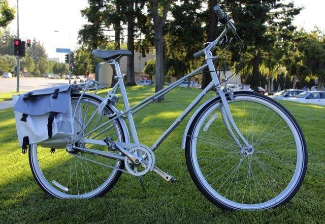 Foto da Public M3, bicicleta usada no campus da Apple.